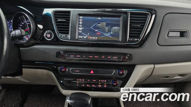 Kia Canival 2018 — photo 22
