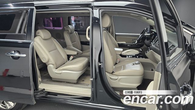 Kia Canival 2018 — photo 16
