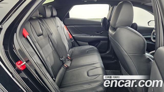 Hyundai AVANTE 2022 — photo 18
