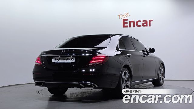Mercedes-Benz E-Class 2019 — photo 2
