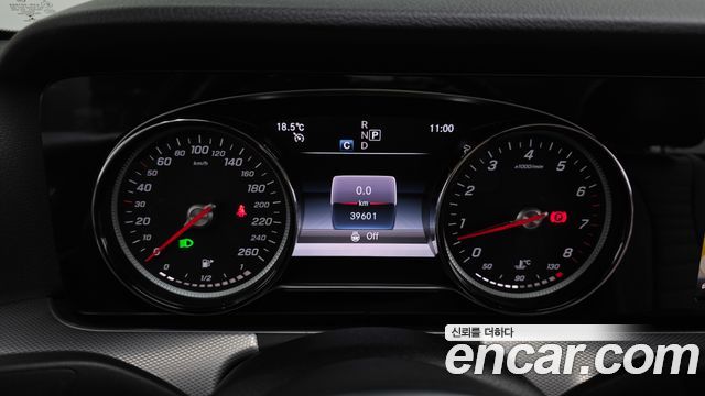 Mercedes-Benz E-Class 2019 — photo 11