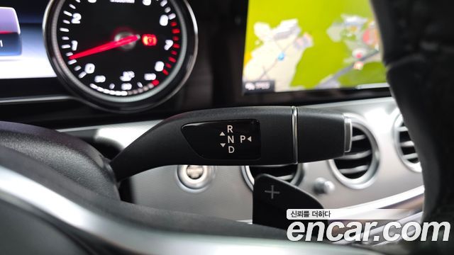 Mercedes-Benz E-Class 2019 — photo 12