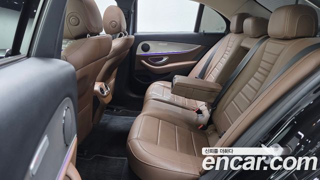 Mercedes-Benz E-Class 2019 — photo 18