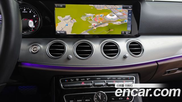 Mercedes-Benz E-Class 2019 — photo 20