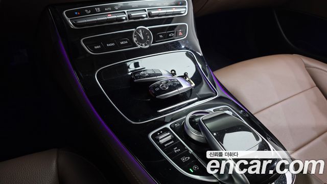 Mercedes-Benz E-Class 2019 — photo 23