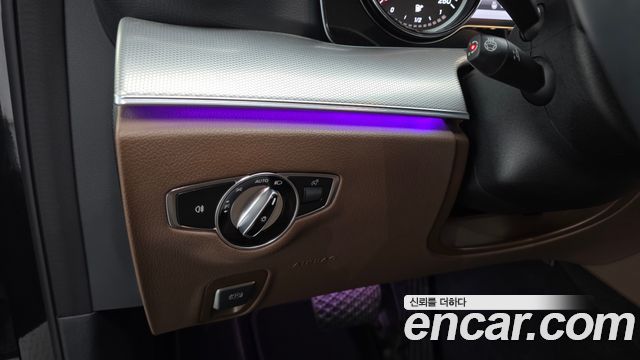 Mercedes-Benz E-Class 2019 — photo 26