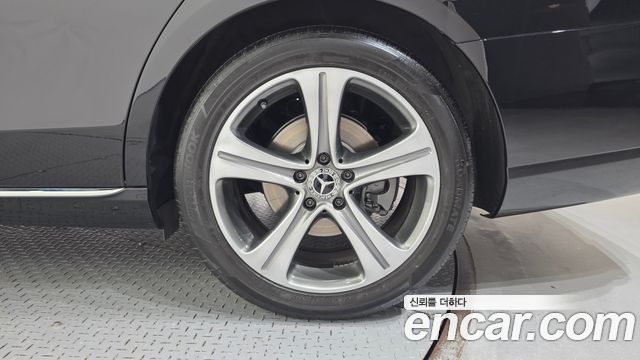 Mercedes-Benz E-Class 2019 — photo 7