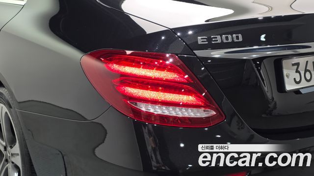 Mercedes-Benz E-Class 2019 — photo 9