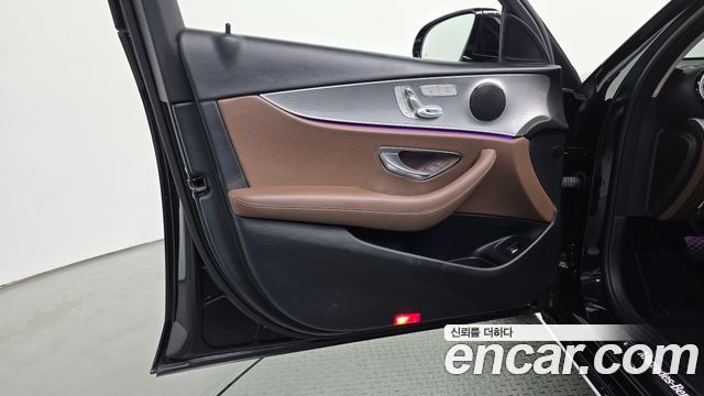Mercedes-Benz E-Class 2019 — photo 14