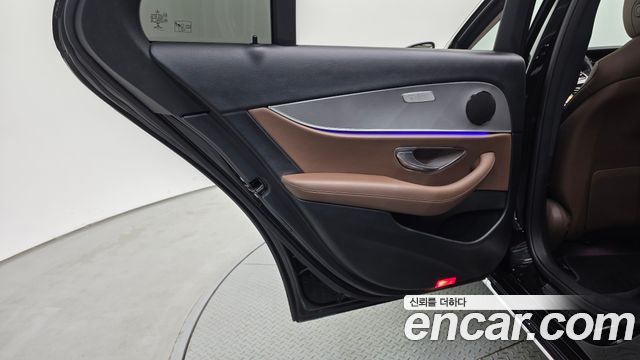 Mercedes-Benz E-Class 2019 — photo 15