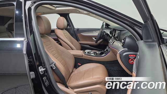 Mercedes-Benz E-Class 2019 — photo 16