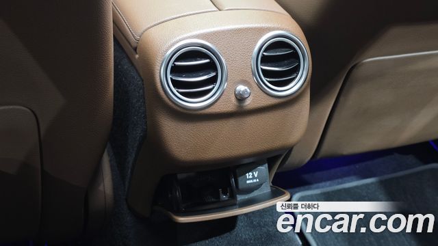 Mercedes-Benz E-Class 2019 — photo 28