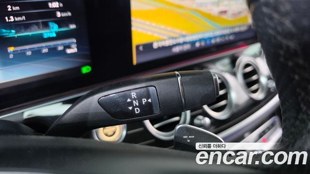 Mercedes-Benz E-Class 2018 — photo 12