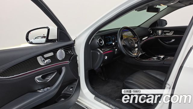Mercedes-Benz E-Class 2018 — photo 13