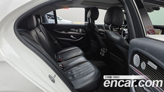Mercedes-Benz E-Class 2018 — photo 17