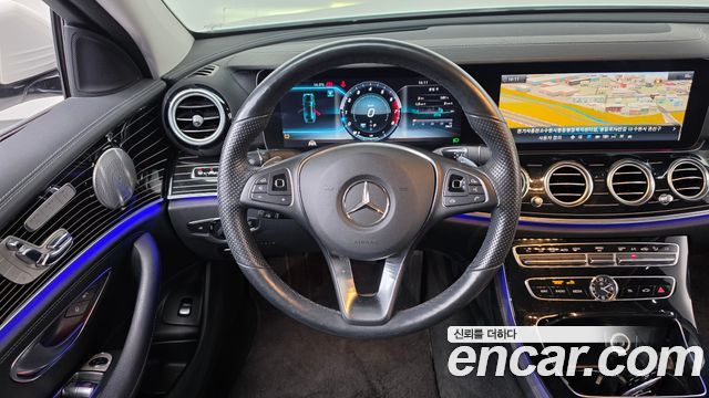 Mercedes-Benz E-Class 2018 — photo 19