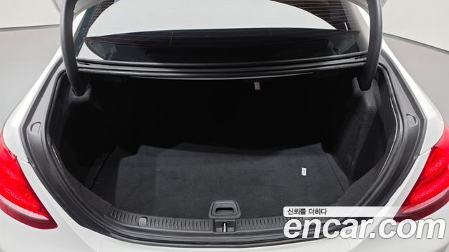 Mercedes-Benz E-Class 2018 — photo 24