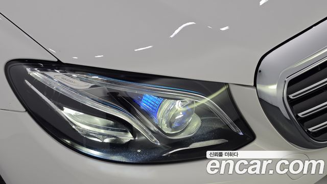 Mercedes-Benz E-Class 2018 — photo 8