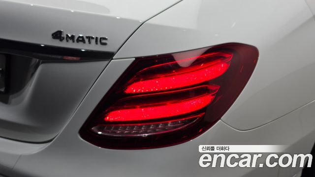 Mercedes-Benz E-Class 2018 — photo 9