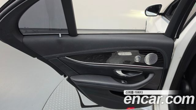Mercedes-Benz E-Class 2018 — photo 15