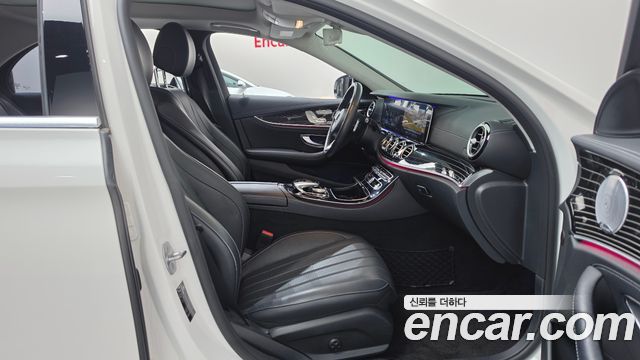 Mercedes-Benz E-Class 2018 — photo 16