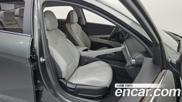 Hyundai AVANTE 2022 — photo 16