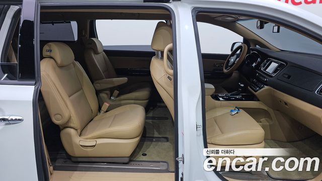 Kia Canival 2020 — photo 17
