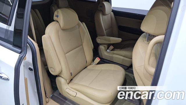 Kia Canival 2020 — photo 18