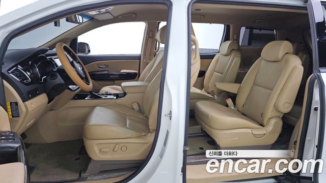 Kia Canival 2020 — photo 16