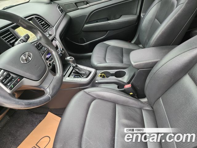 Hyundai AVANTE 2016 — photo 19