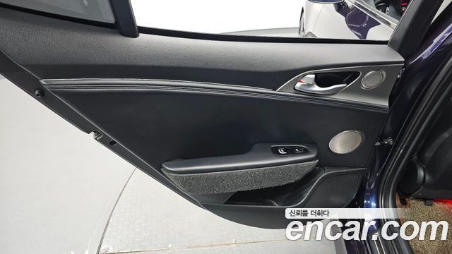 Kia Stinger 2018 — photo 15