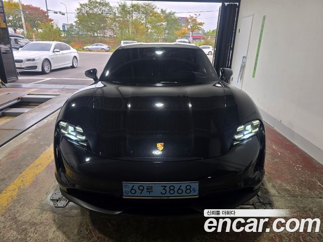 Porsche Taycan 2023 — photo 2