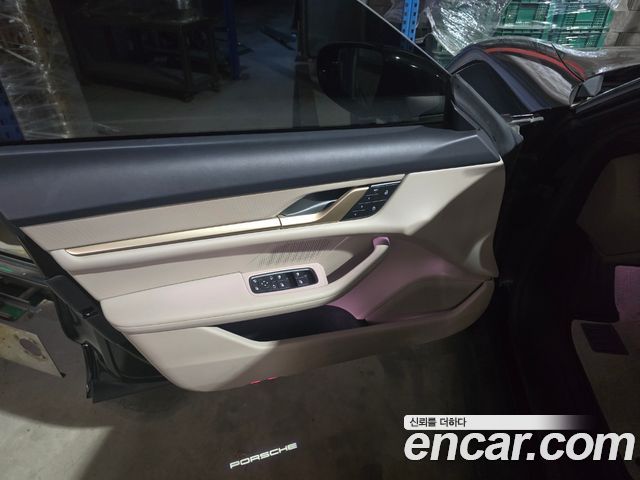 Porsche Taycan 2023 — photo 6