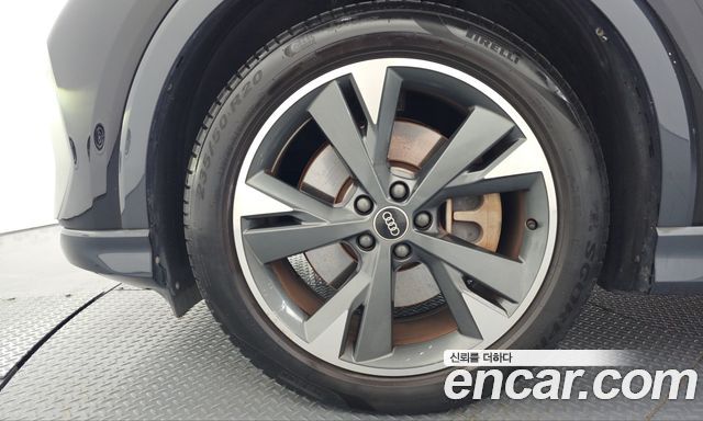 Audi Q4 e-tron 2022 — photo 5
