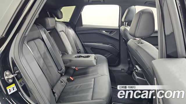 Audi Q4 e-tron 2022 — photo 18