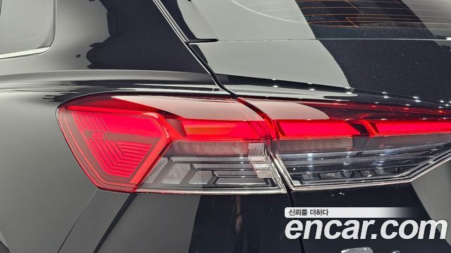 Audi Q4 e-tron 2022 — photo 9