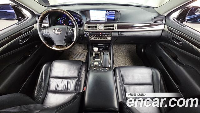 Lexus LS 2016 — photo 7