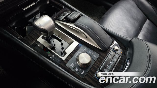 Lexus LS 2016 — photo 9