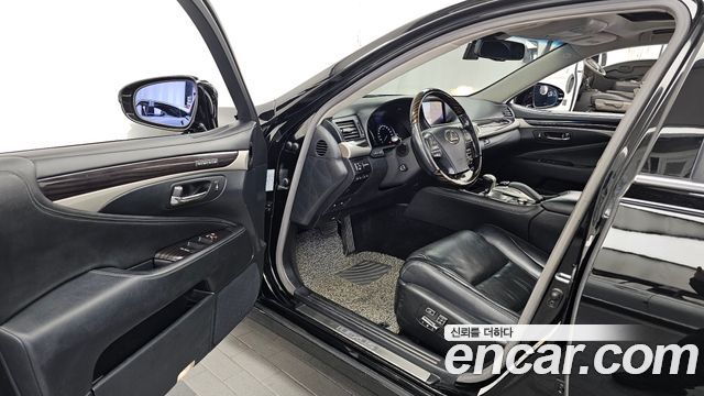 Lexus LS 2016 — photo 10