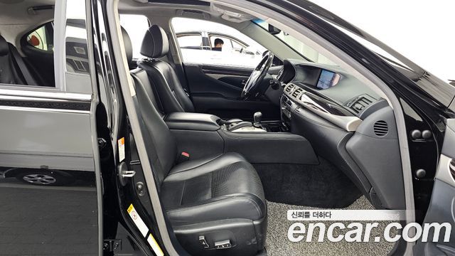 Lexus LS 2016 — photo 11