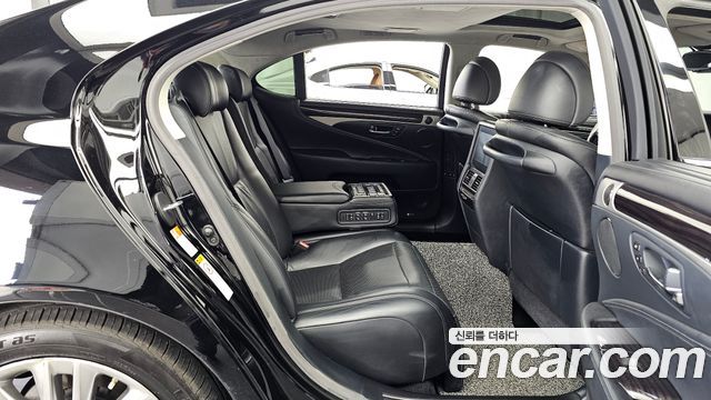 Lexus LS 2016 — photo 12