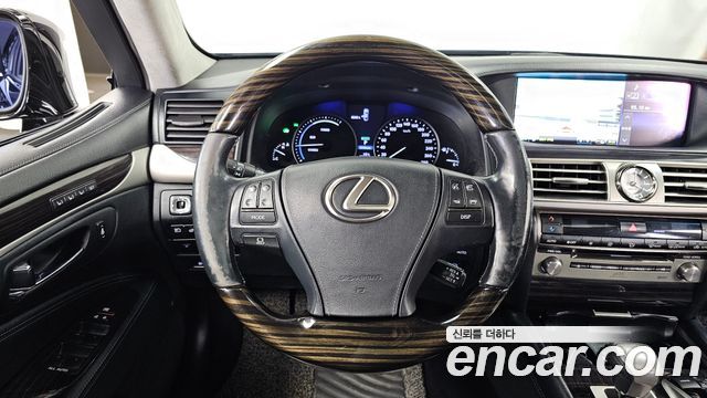 Lexus LS 2016 — photo 13