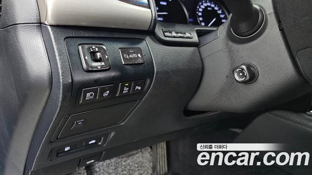Lexus LS 2016 — photo 16