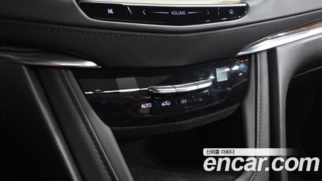 Cadillac XT5 2019 — photo 16