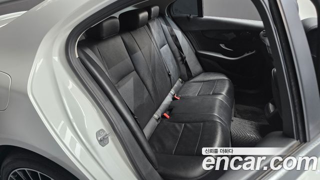 Mercedes-Benz C-Class 2016 — photo 12