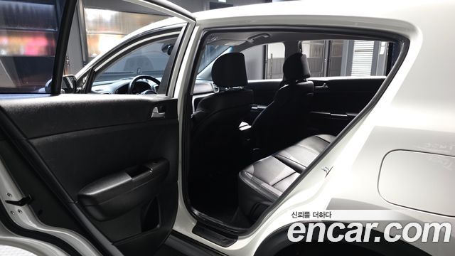 Kia Sportage 2022 — photo 16