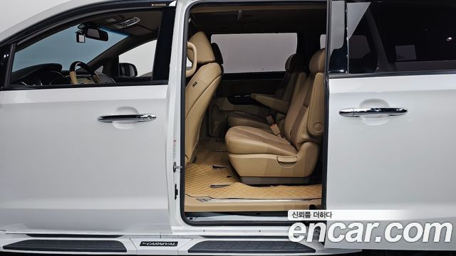 Kia Canival 2018 — photo 17