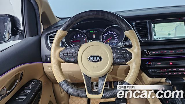 Kia Canival 2018 — photo 19
