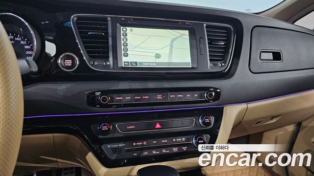 Kia Canival 2018 — photo 22