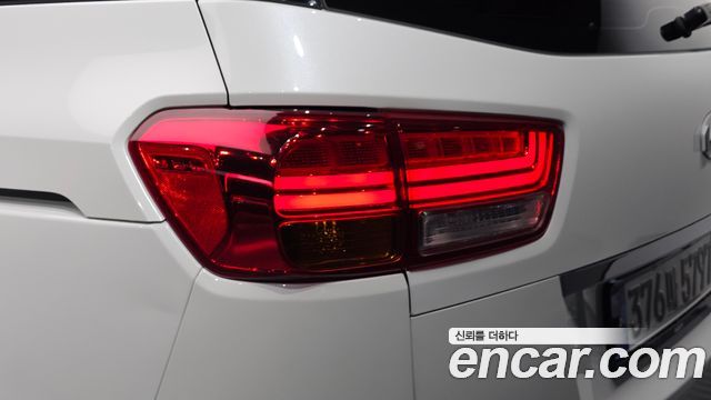 Kia Canival 2018 — photo 9
